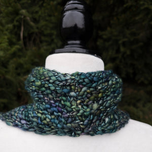 Luxe Line Bandana Cowl (Indiecita)