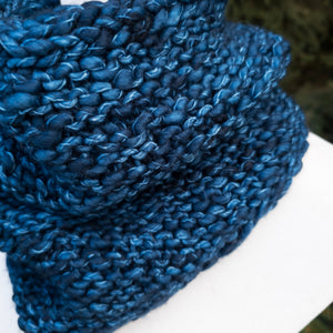 Luxe Line Bandana Cowl (Azul Profundo)